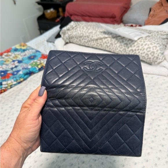 CHANEL Dark Blue Quilted Card Holder - Picture 5 of 11